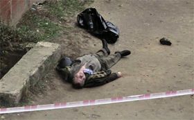 Люди гинуть за паркан
