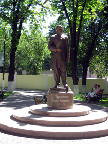 Святе місце поки що порожнє...
