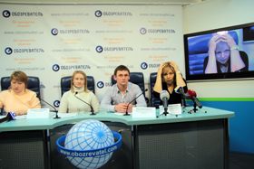 Під червоним хрестом