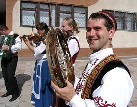 Колядки з плугом та пиріг із «копійкою»