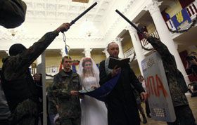 «Революцiйне» весiлля