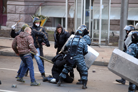 А поки що течуть ріки, кривавії ріки...