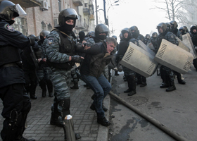 Полонені революції