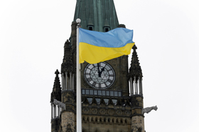Маразм триває