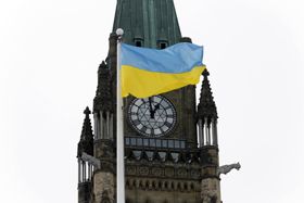 Маразм триває