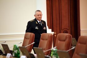 Між танками і Вашингтоном