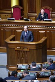 Зі щитом та при грошах