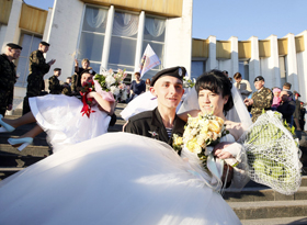 З–під куль і під вінець