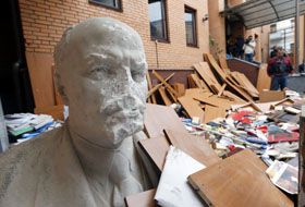 Горіла Компартія, палала