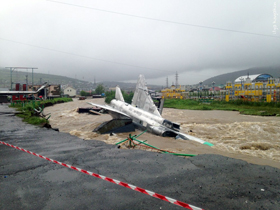 Пливе Су-24, води повен