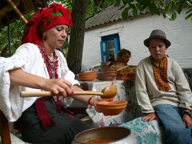 Із полуницями, грушами і щукою