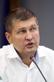 Стару владу міняти — що мертвого лікувати,