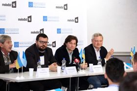 Наші на Бернд-Айхінгер-Платц