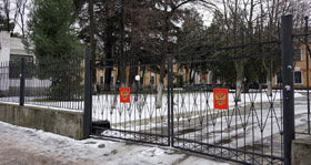 Півострів кольору хакі