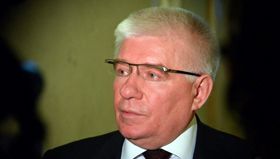 Ніч. Вулиця. Ліхтар. І тіло