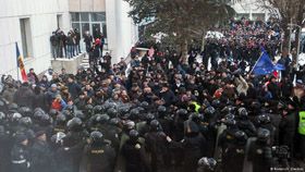 Вихід із кризи в нову кризу