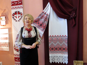 Я візьму той рушник, простелю, наче долю...