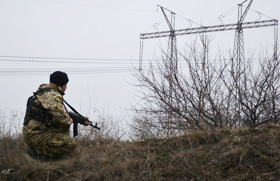 А ворог слухає та стріляє