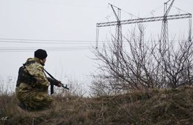 А ворог слухає та стріляє