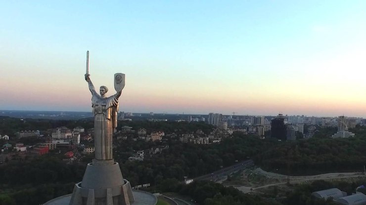 Біженці обвалили рейтинг