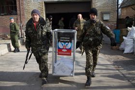 Вибори під дулами автоматів на Донбасі вже проходили.