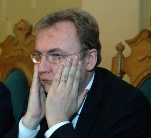«Спалити» Садового: пожежа на сміттєзвалищі перетворюється на політичну