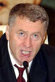 Брудні від нафти руки