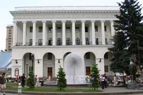 Фальшива нота. У чиєму виконанні?