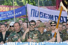 Квартир і відставок!