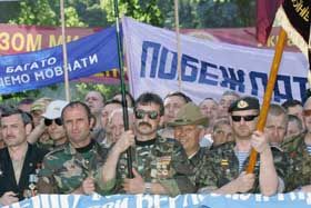 Квартир і відставок!