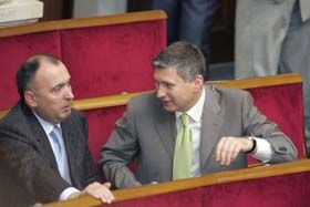 Праворуч глянеш — Мартинюк, ліворуч — порожнеча
