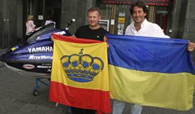 Ярослав Гарцула та іспанський аквабайкер Альваро де Марічалар. (Фото УНІАН.)