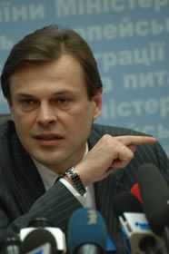 Нижче «п'ятірки» оцінки не треба
