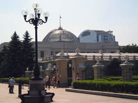 Більшість твориться. Але незрозуміло, звідки візьметься