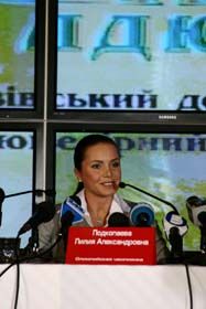 «Ти цієї осені знову розцвітеш такою квіткою тендітною...»