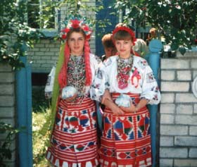У жовтні розумна заміж іде, а дурний жениться...