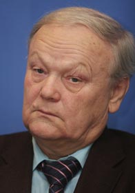 Інтелект і труд усіх обійдуть?