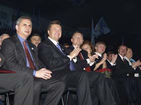 «Кідалов, балотуй! Піскун, захищай! Ахметов, фінансуй!»