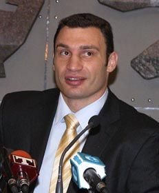«Тут, на відміну від боксу, можуть вставити і ніж у спину»