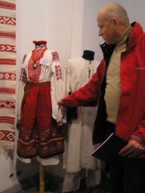 Український костюм робить жінку привабливішою