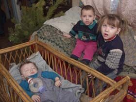 Близька сусідка дорожча за далеку сестру