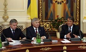 А сьогодні вони зійдуться під одним дахом...
