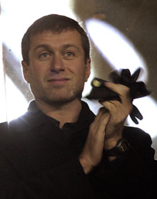 А Роману — по барабану