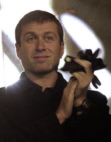 А Роману — по барабану